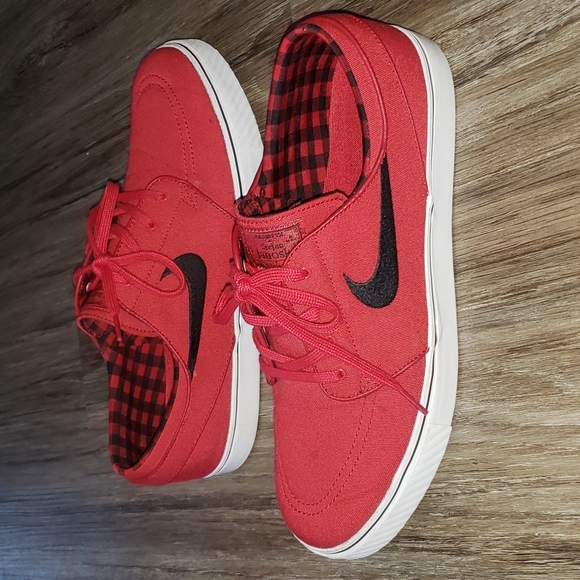 Nike red & black size 12 - Picture 2 of 8